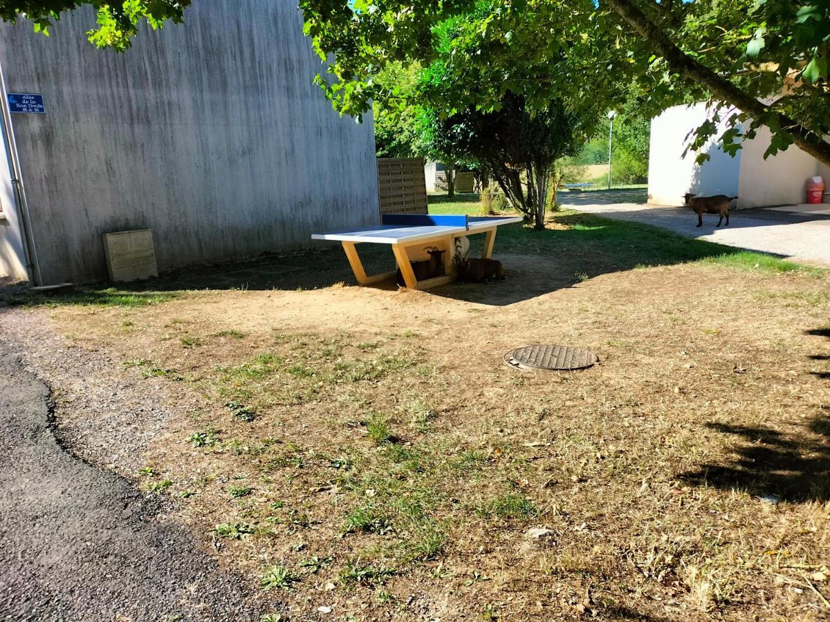 T2 Avec Piscine-Le Family 67 Apartman Pierrefiche  Kültér fotó